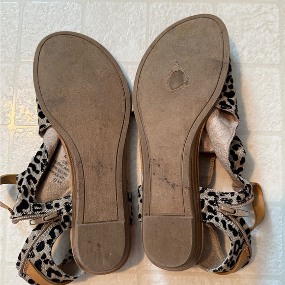 Blowfish Leopard Print Sandals with Brown Straps - Picture 4 of 5